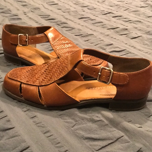 naturalizer huarache sandals